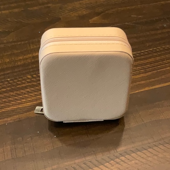 Free w/purchase of $25  Travel Jewelry box 4” square Free with $25 purchase. - Picture 4 of 4